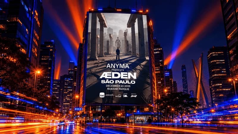 Cartaz do espetáculo em uma rua de São Paulo